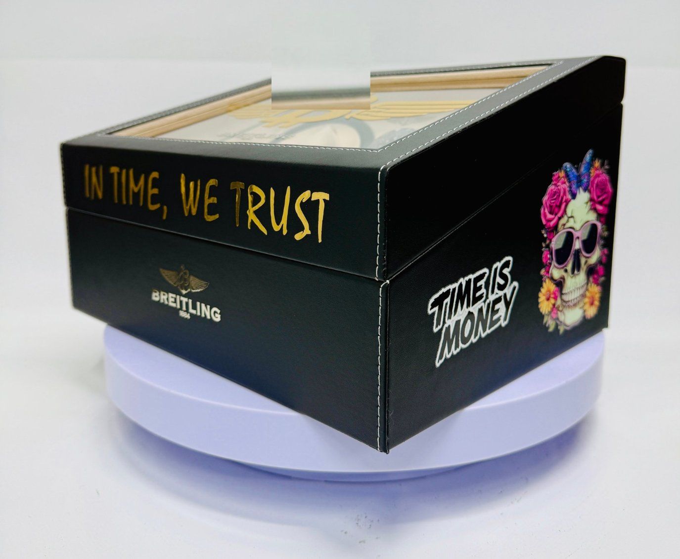 Breitling Uhrenboxen: Handsigniertes Pop-Art Luxus-Designobjekt "In Time We Trust" – Neu und originalverpackt aus Hornussen von tha_l6qp 3