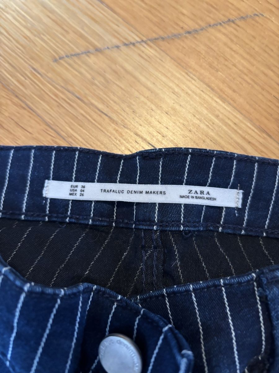 Zara Jeans: Jeans mit Streifen – Usato da Oftringen venduto da violetta9 1