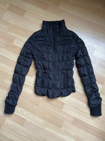 Petite veste noire S, détails de fronces