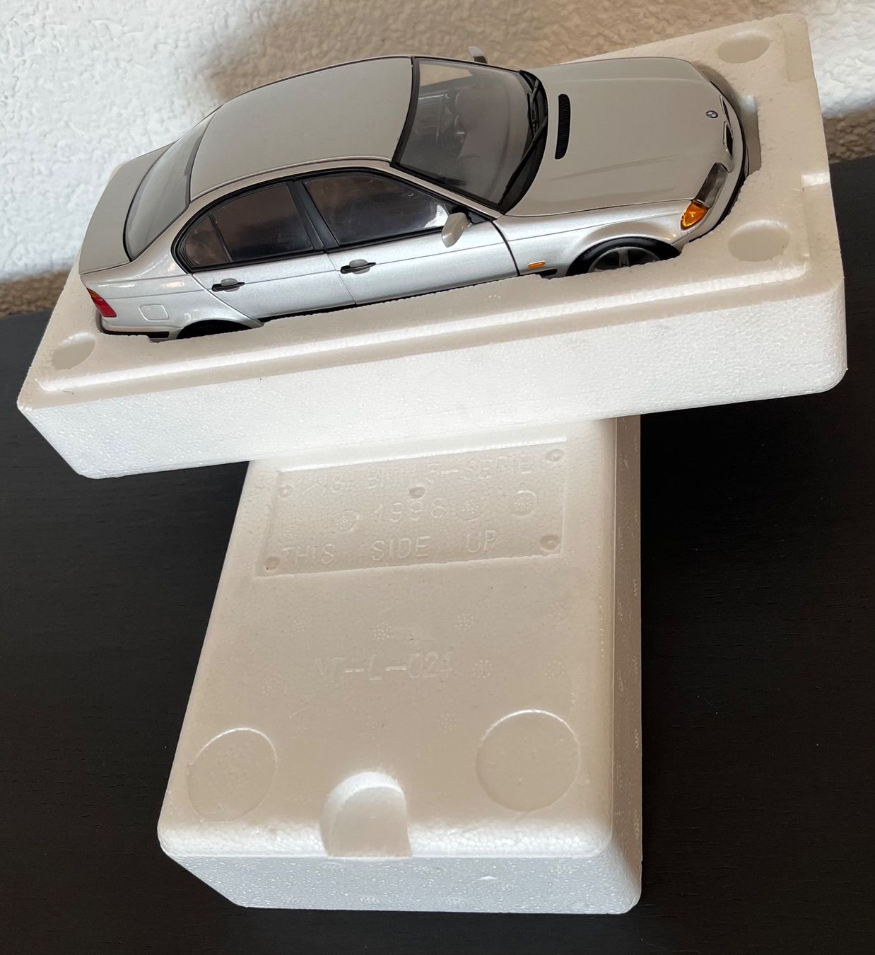 UT Models Modellini d'auto: UT BMW 3 SERIES e46 GRISE 1:18 – Usato da St-Cergue venduto da ncu_t267 9