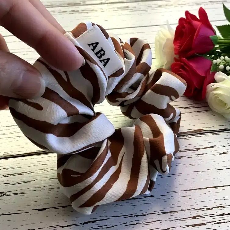 Accessori per capelli: Scrunchie - Handgemachtes Seide Haargummi - Neu – Nuovo e nell'imballaggio originale da Vals venduto da ABA-Atelier 1