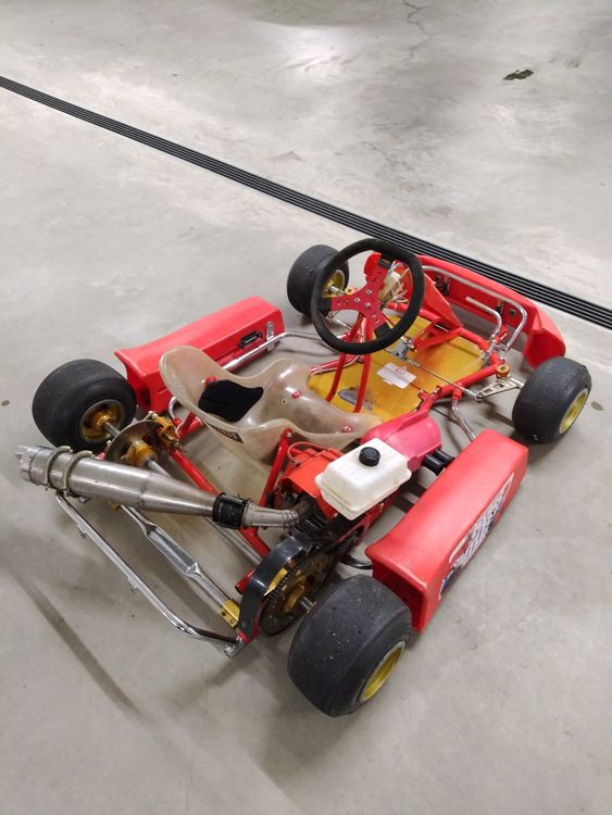Swiss Hutless Karts: Renn Go-Kart "Swiss Hutless" Super-Mini guter Zustand – D'occasion à Titterten par Andfisc 1