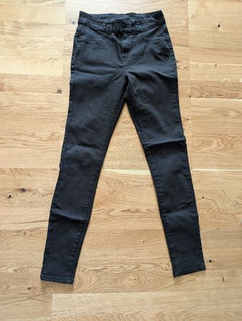 Schlanke, graue Clockhouse Jeans, Grösse 26/32, Top Zustand