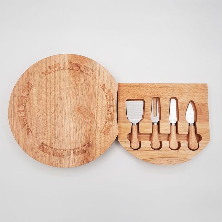 Maverton Käsebrett Mit Gravur & 4 Messern – Holz, Ø 25 Cm, Inkl. Schublade – Perfektes Geschenk Für Käseliebhaber