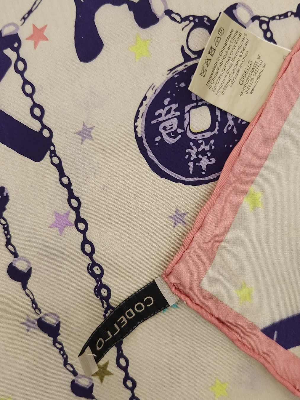 Foulards, Tücher & Schals: Foulard CODELO 100% soie crème imprimé chaînes pistolets – Gebraucht aus Niedergösgen von Eva2410 2