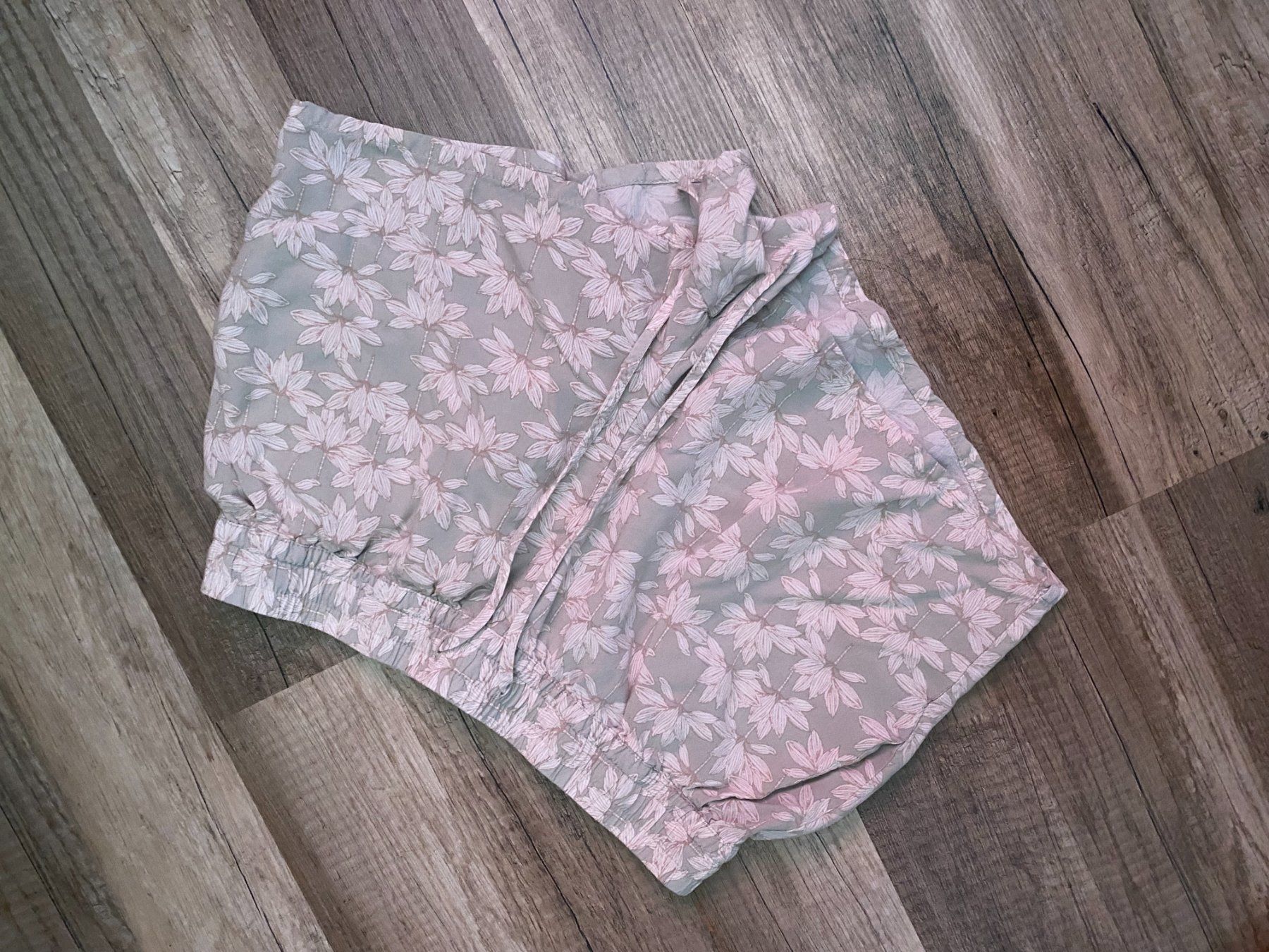 Etam Pantaloni: Etam Damen-SHORTS Grösse S – Usato da Allenwinden venduto da Obalu 2