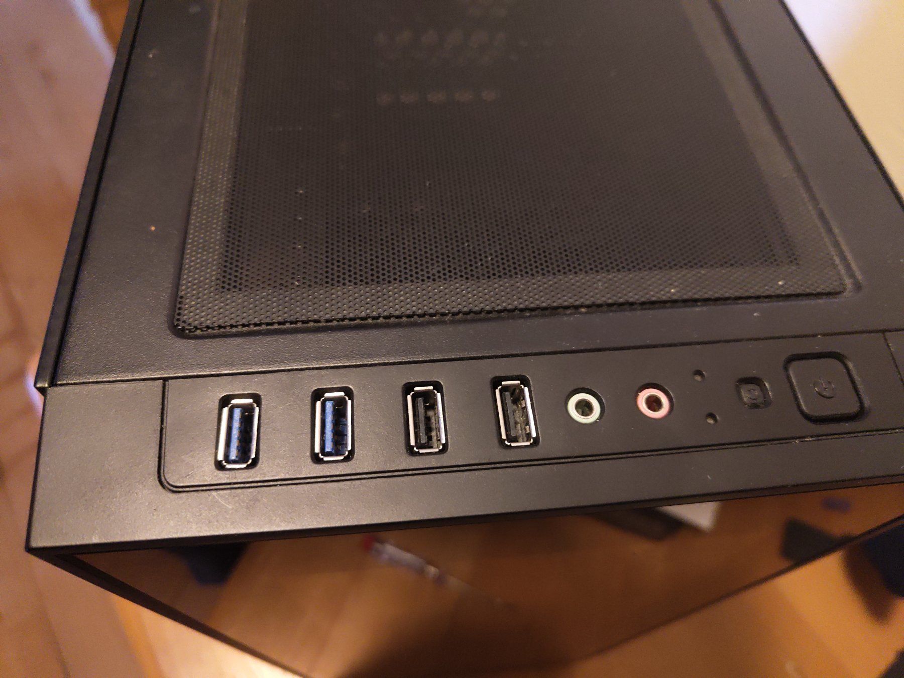 Sharkoon Custodie: Sharkoon PC Case Gehäuse – Usato da Bäretswil venduto da jos_qk78 4