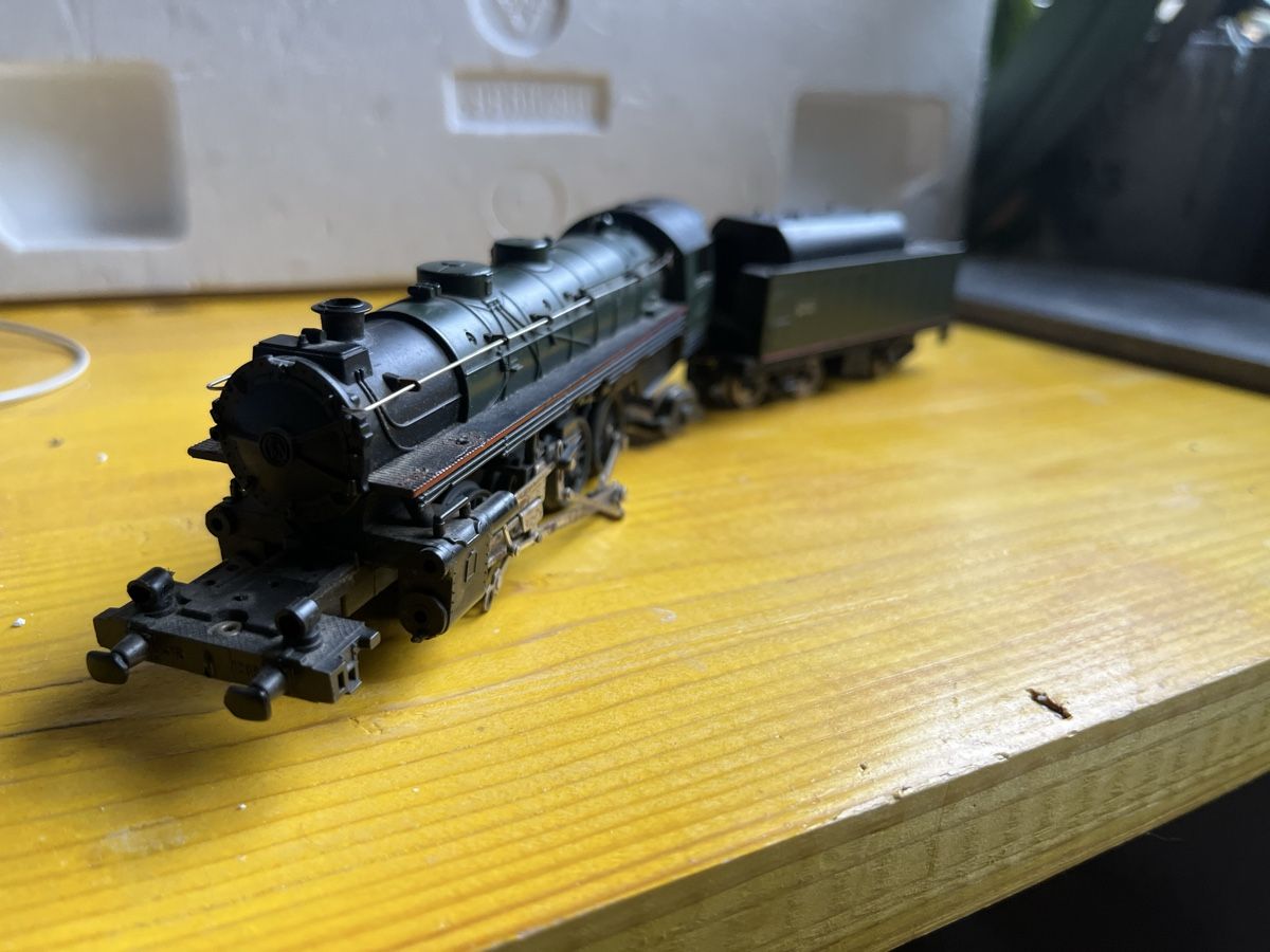 Modellini di ferrovie: Defekte Dampflok – Difettoso da Pohlern venduto da BLS194 1