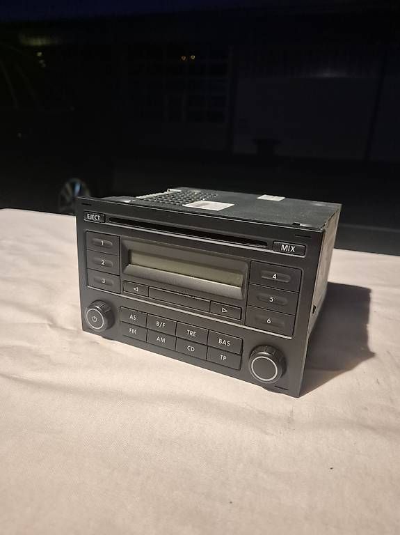 Radio: VW T5 Originalradio – Usato da St. Gallen venduto da mup_y2x8 2