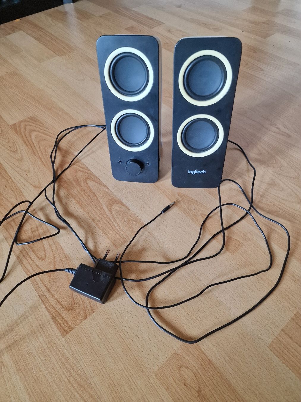 Logitech Lautsprecher: logitech multimedia speakers z200 – Gebraucht aus Menziken von avzimiftari