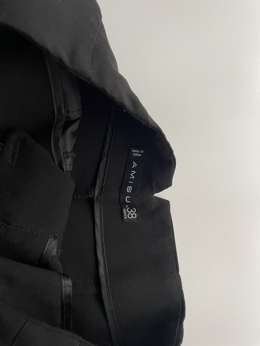 Pantalons: Schwarze Stoffhose Gr. 38 AMISU – D'occasion à Hägglingen par _Mel4nie_ 1