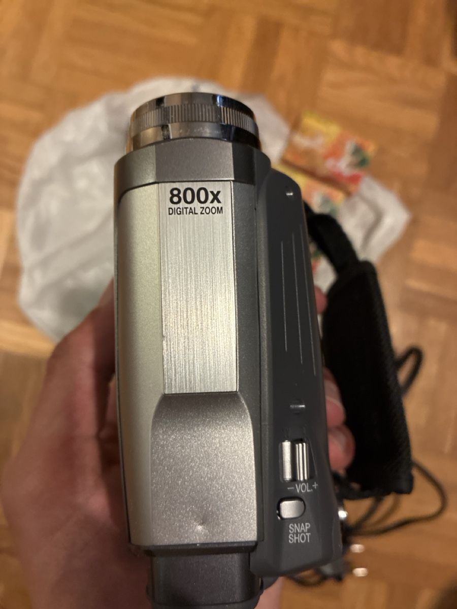 JVC Videocamere: Caméscope JVC GR-D726E Mini DV 28x Zoom optique avec accesso – Nuovo e nell'imballaggio originale da Semsales venduto da eme_gf9j 5