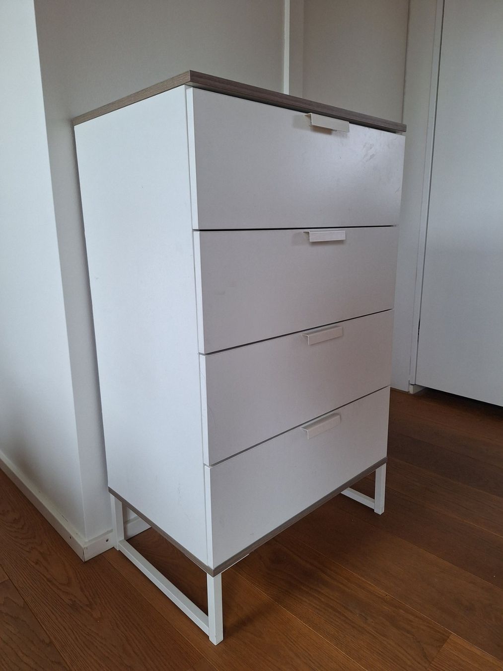 Ikea Commodes: Ikea Kommode weiss mit vier Schubladen – D'occasion à Zürich par traveller09 1