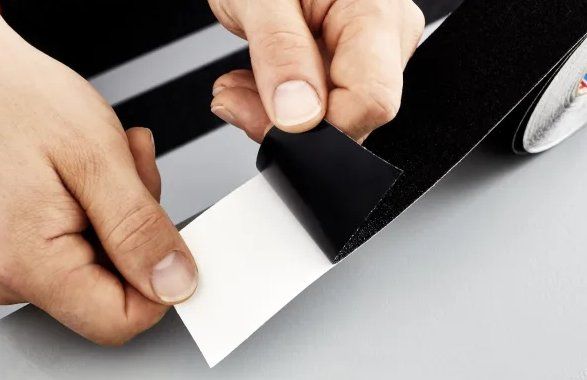 Tesa Rubans décoratifs: Tesa Antirutschklebeband Schwarz extrem flexibel – Neuf avec emballage d'origine à Kägiswil par nick333 1