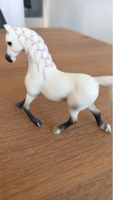 Schleich Pferd weiss mit geflochtener Mähne neuwertig
