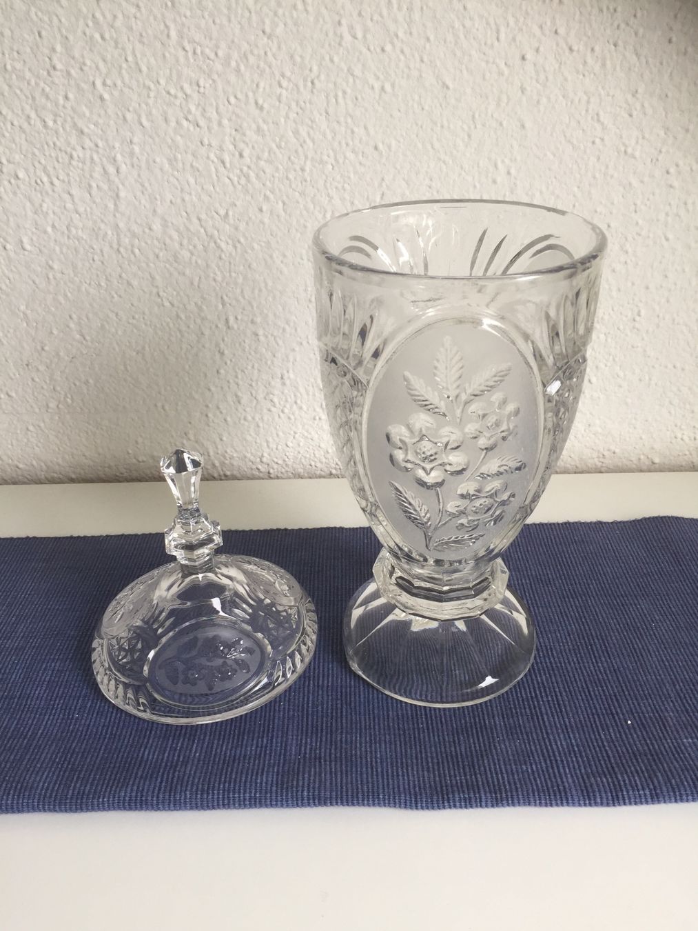 Vase & Récipients: Kristallvase mit Deckel – D'occasion à Spreitenbach par Brockiland-Flohmarkt 2
