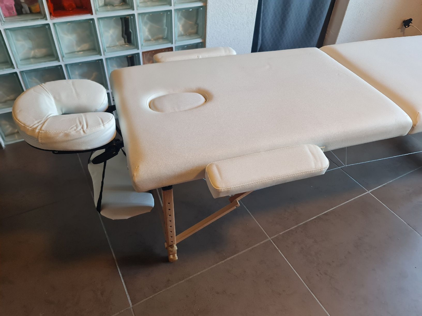 Kosmetik-& Massageliegen: Massageliege weiss – Gebraucht aus Rüfenach AG von mie_y852 3