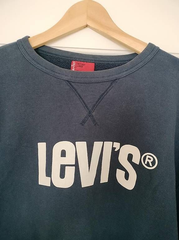 Maglioni & Felpe: navyblauer Levis Pullover – Usato da Luzern venduto da car.i.