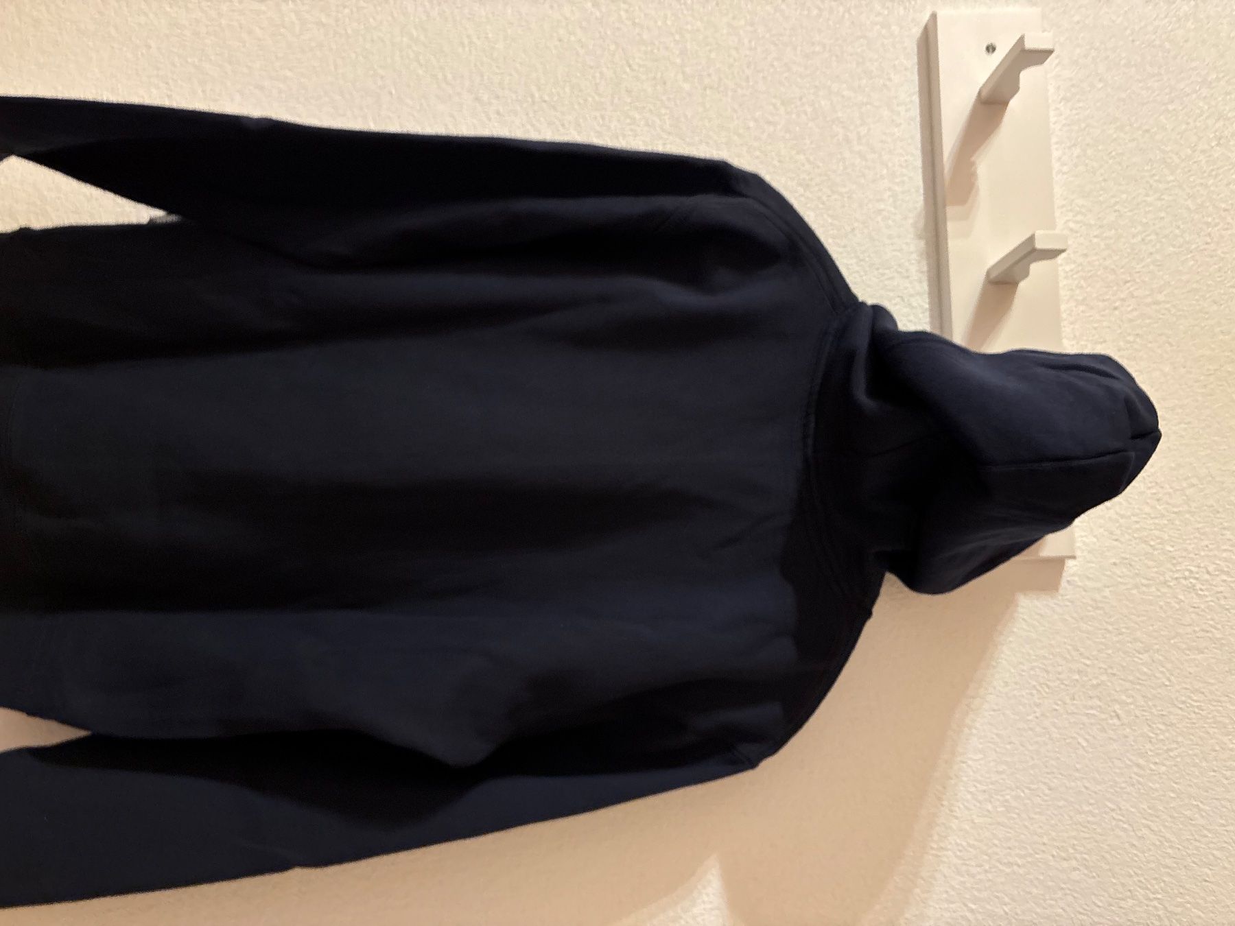 Pullover & Sweatshirts: Sweat à capuche – Gebraucht aus Grandvillard von Elsa.Del 1