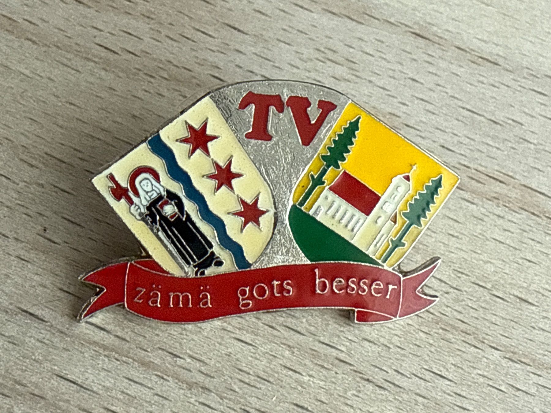 Placchette & Badge: Pin TV  "zämä gots besser" – Usato da Glattbrugg venduto da Schweigmatt