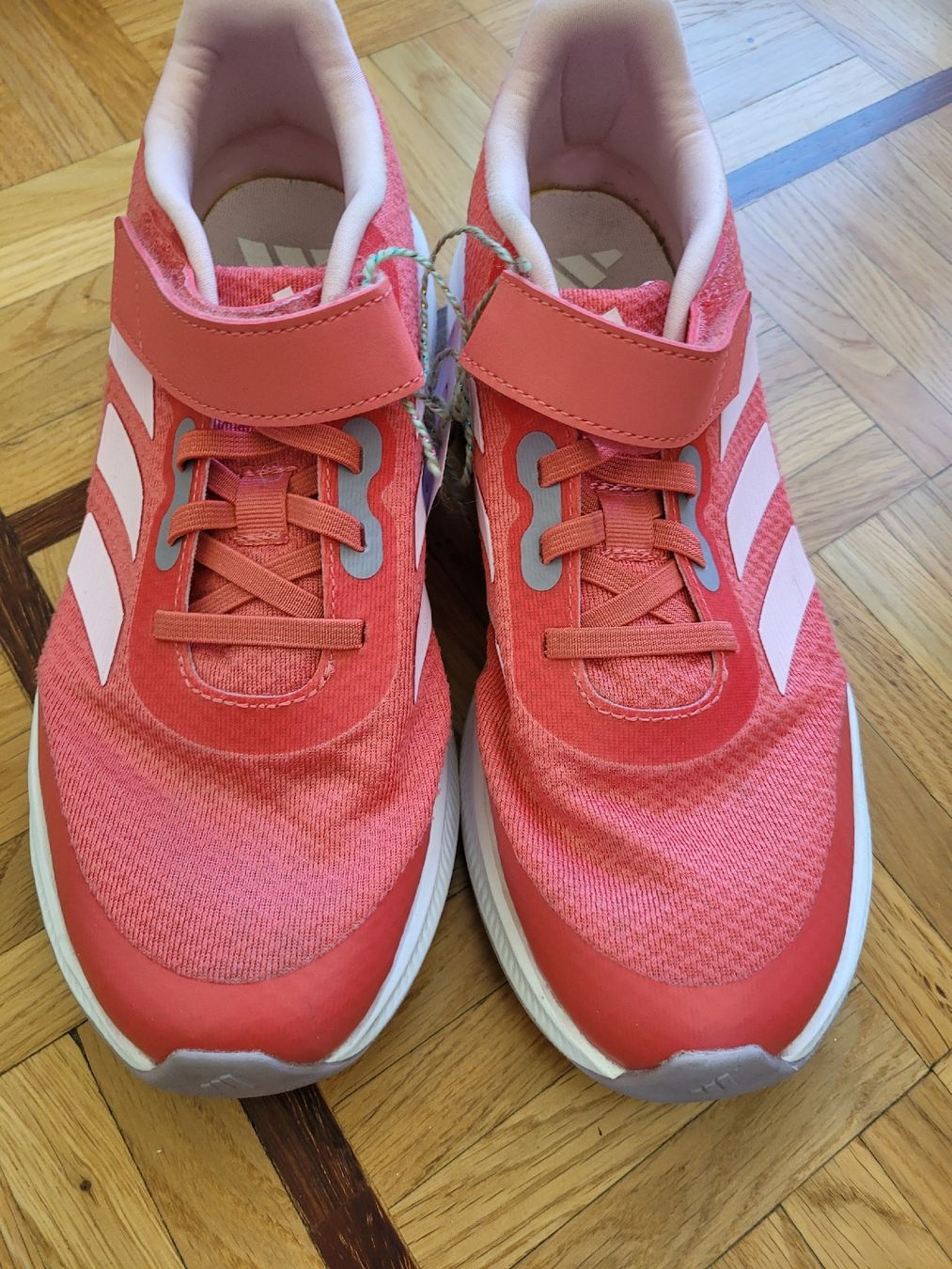 Adidas Damenschuhe: Sneaker Turnschuhe Adidas Gr. 38 – Gebraucht aus Genève von inu_ln6m