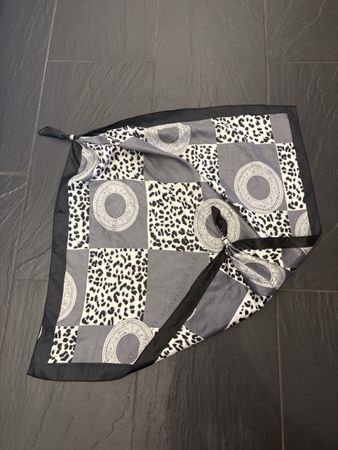Seidentuch Bandana Leo Medaillon Muster Schwarz Gra