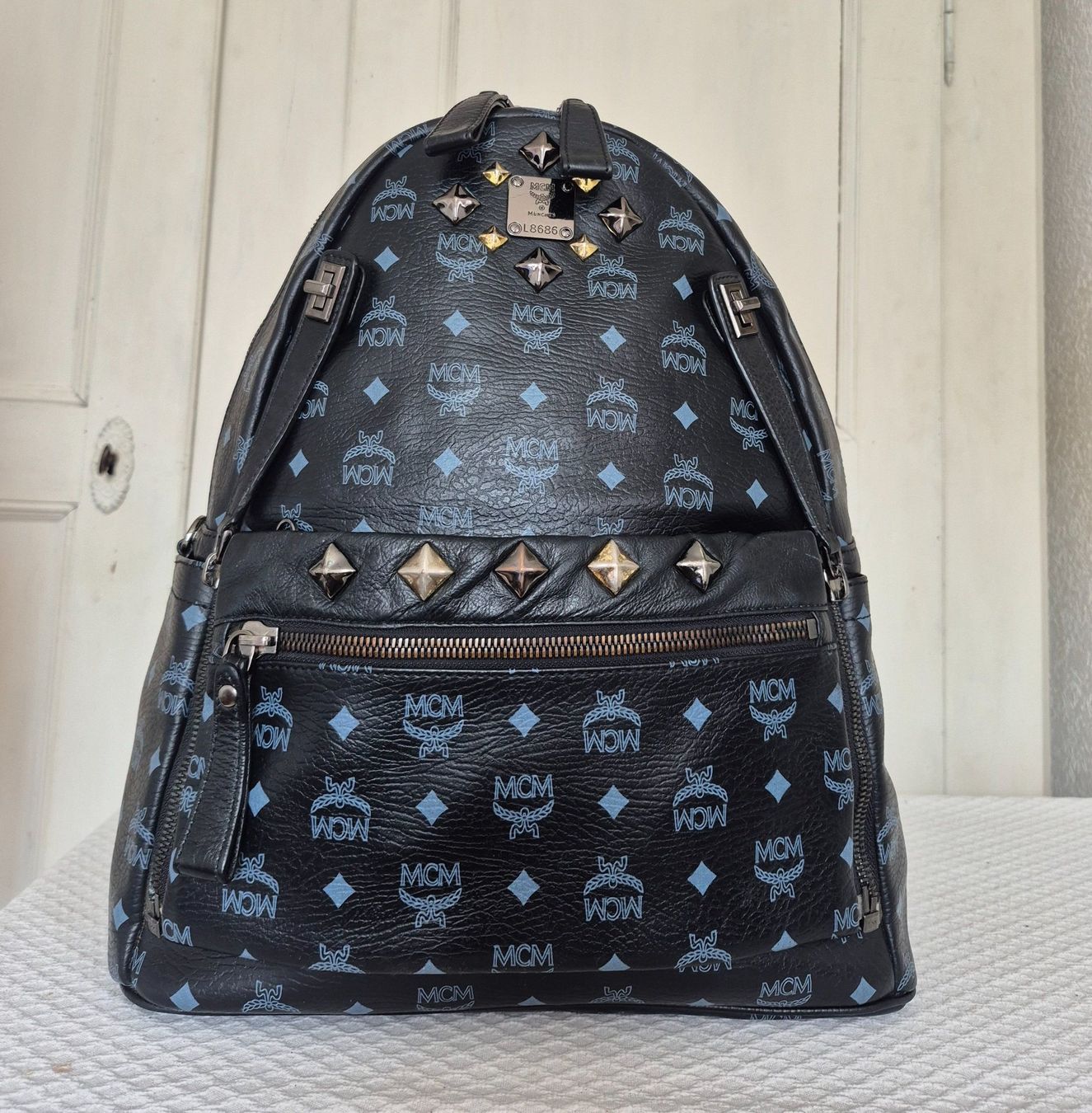 Mcm Zaini: Original MCM Rucksack mit Nieten – Usato da Dottikon venduto da Pega7