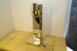 leere Milchschäumer Maschine Gehäuse