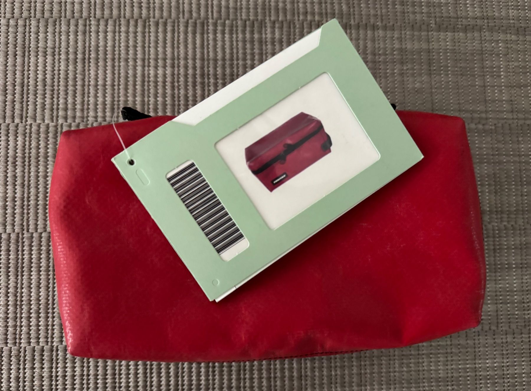 Freitag Custodie per cosmetici: FREITAG F36 Wayne Necessaire rot - neu – Nuovo (secondo la descrizione) da Bern venduto da Mimmo00 3