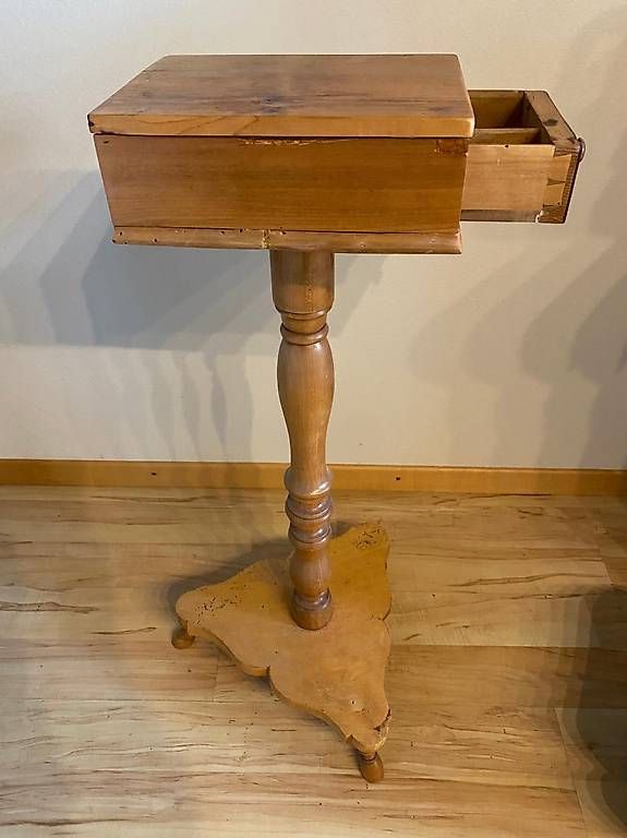 Tavoli: Nähtischli Tannenholz 82cm hoch – Usato da Sarmenstorf venduto da cele_saxer7