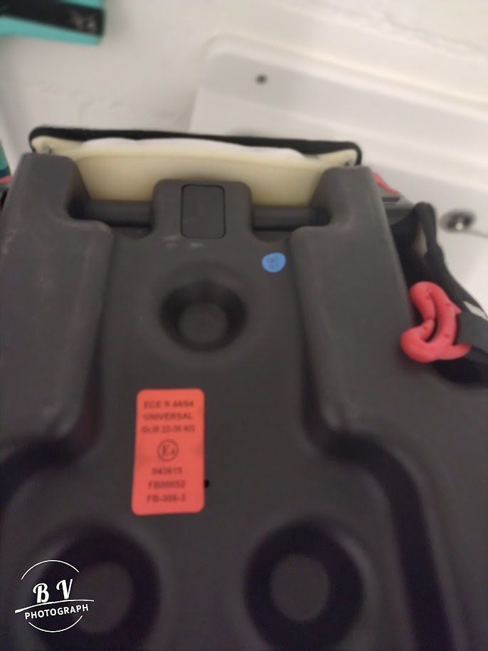 Seggiolini per auto: Osann Junior Isofix Kindersitzerhöhung – Usato da Sissach venduto da Remanka 2