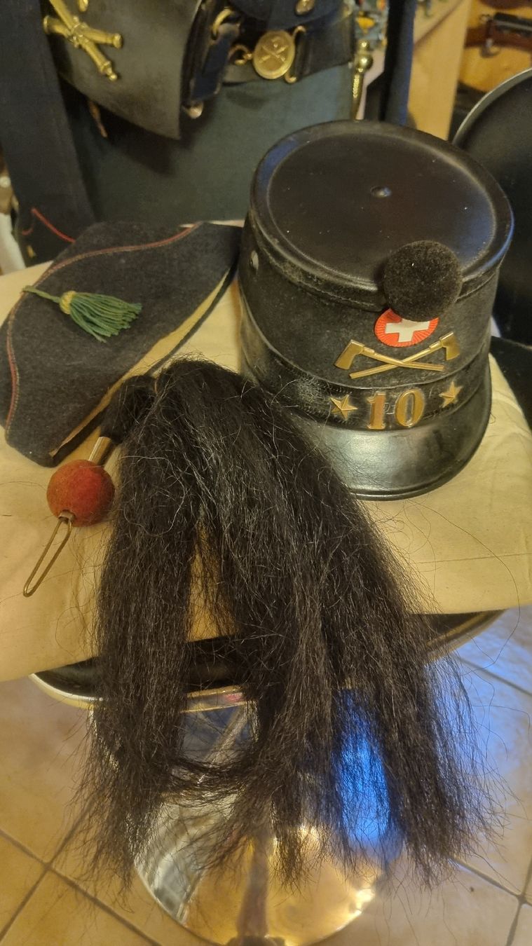 Schweizer Armee Uniformen: lots , shako , bonnet , pompon  – Gebraucht aus martigny von saphire02