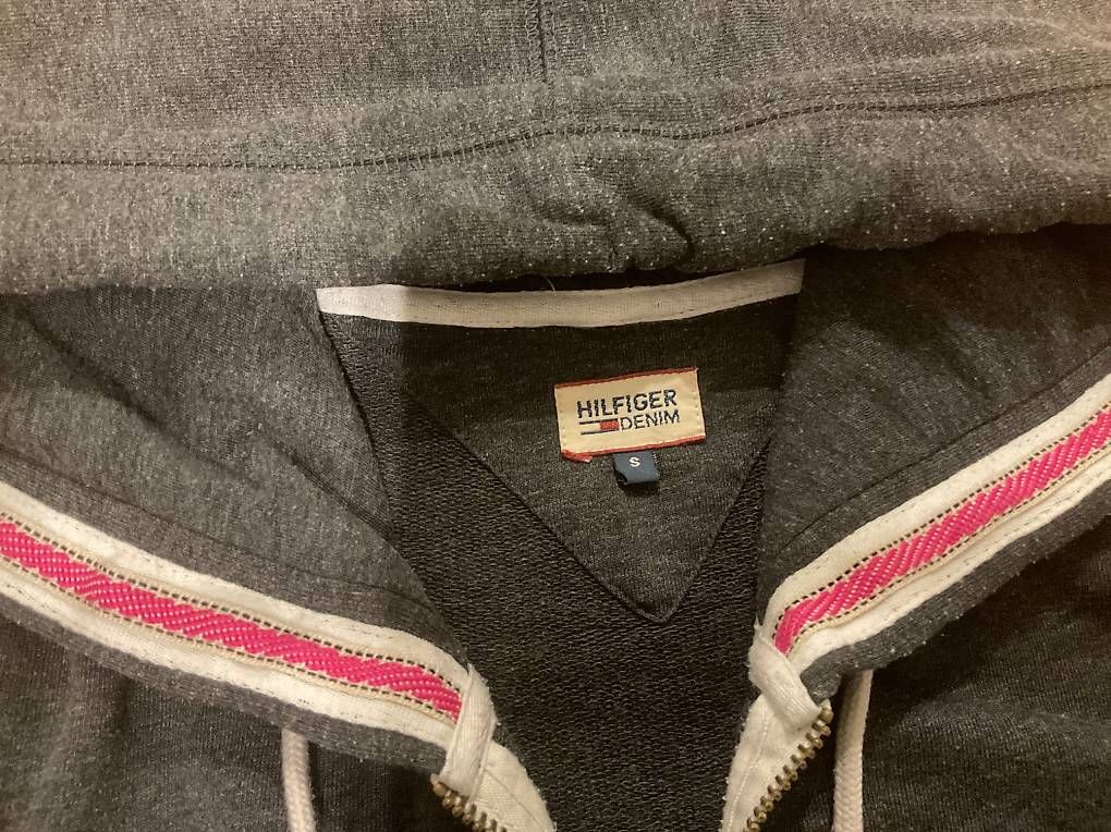 Tommy Hilfiger Pullover & Sweatshirts: Tommy Hilfiger Kapuzenjacke – Gebraucht aus huttwil von care.b 2