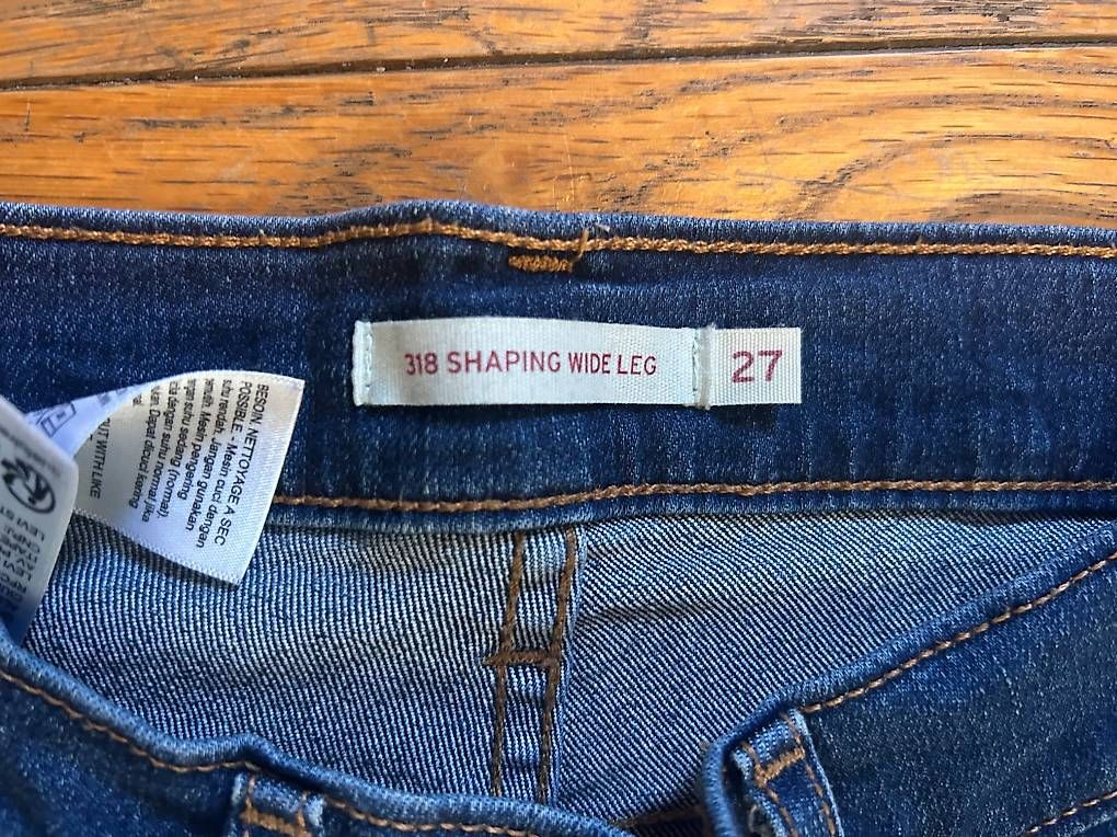Levi's Jeans: Jean Levis taille 27 – Gebraucht aus Hermance von joe_td6n 1