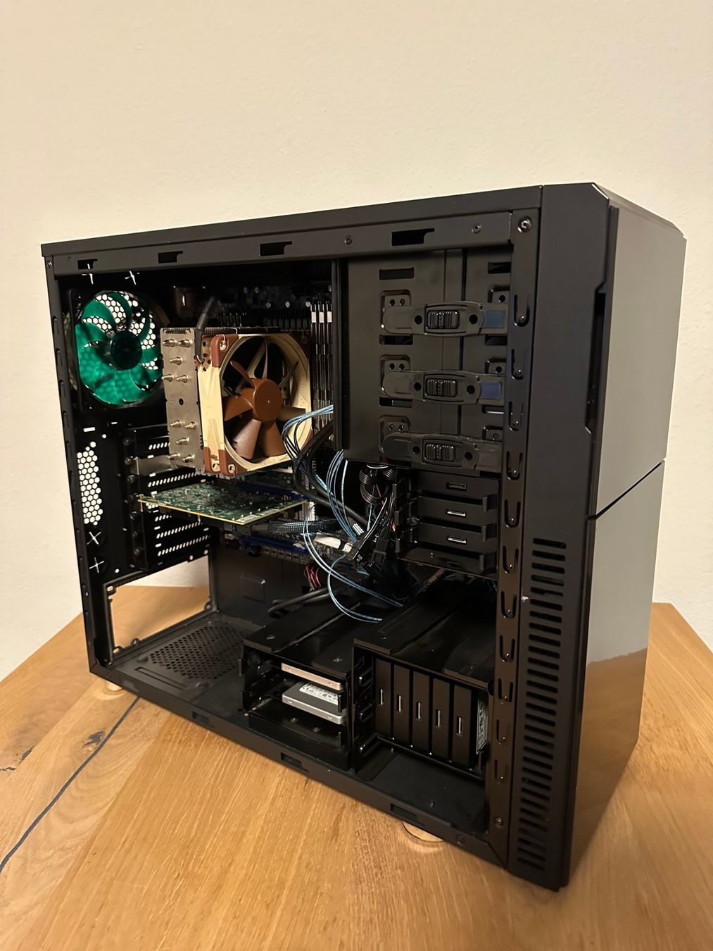 Server mit 8x3.8TB SAS,6x960GB & 2x480GB SATA SSD, 512GB RAM (Gebraucht ...