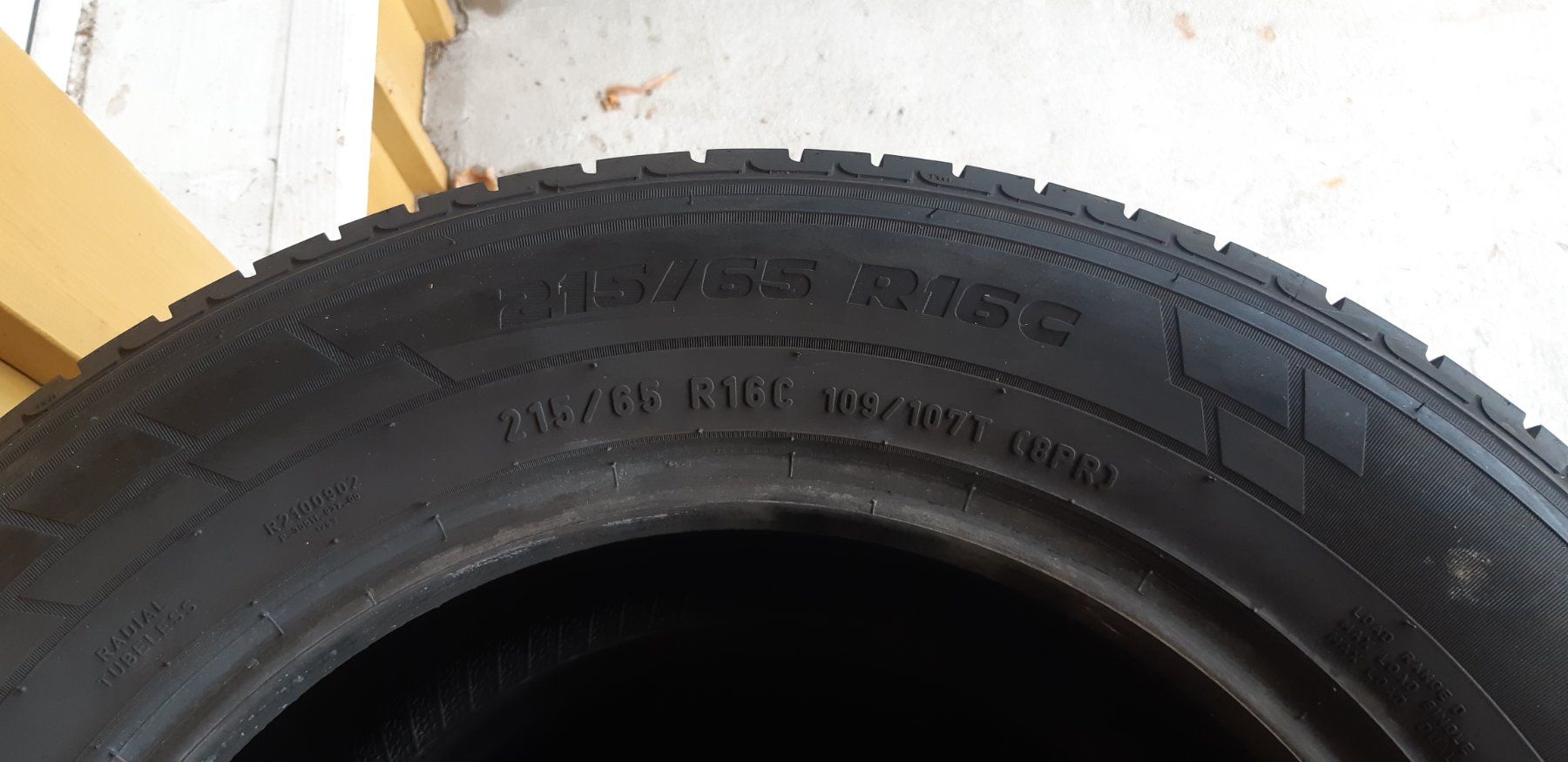 Pirelli Pneus & Kompletträder: Sommerreifen 215/65 R16C – Gebraucht aus Gossau SG von Kalaluma 2