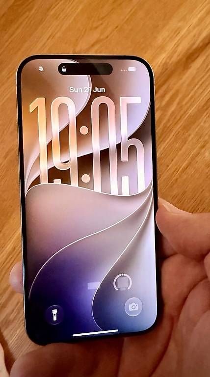 Apple Handys / Smartphones: iPhone 15 pro en parfait état – Gebraucht aus Genève von mac_d7xs