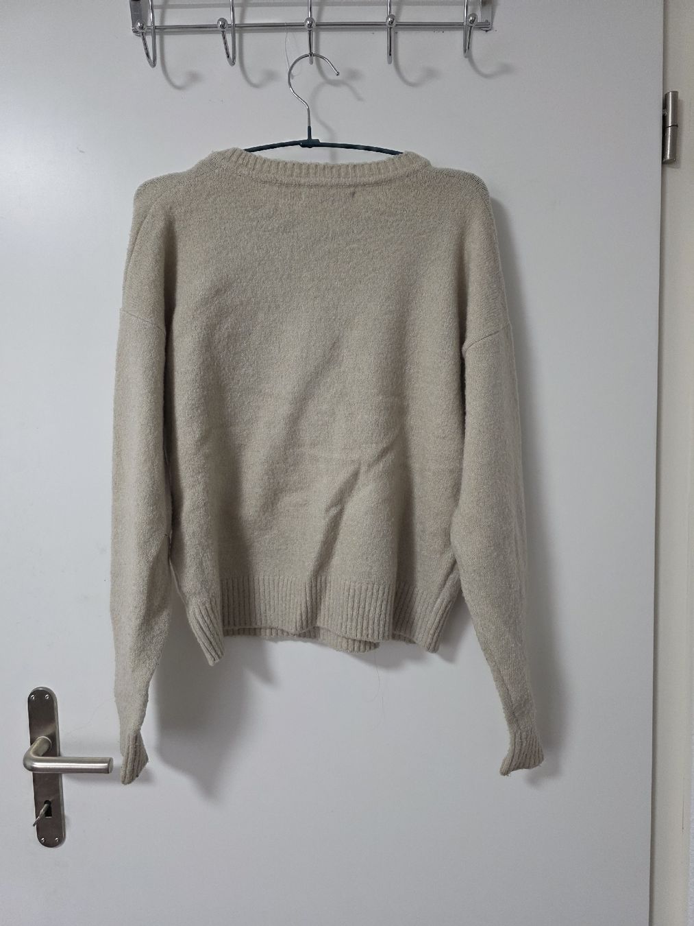 Pullover & Sweatshirts: Beige fox sweater, size S – Gebraucht aus Herrenschwanden von dnv_z25w 1