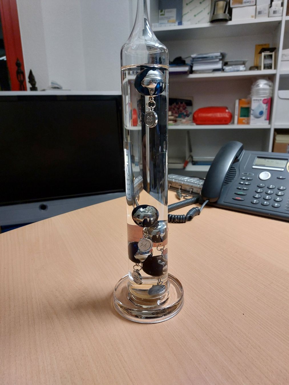 Figuren: Figur mit 2 Tauben, weiss auf Ast mit Blümchen – Gebraucht aus Dietikon von Wildtransporte 4