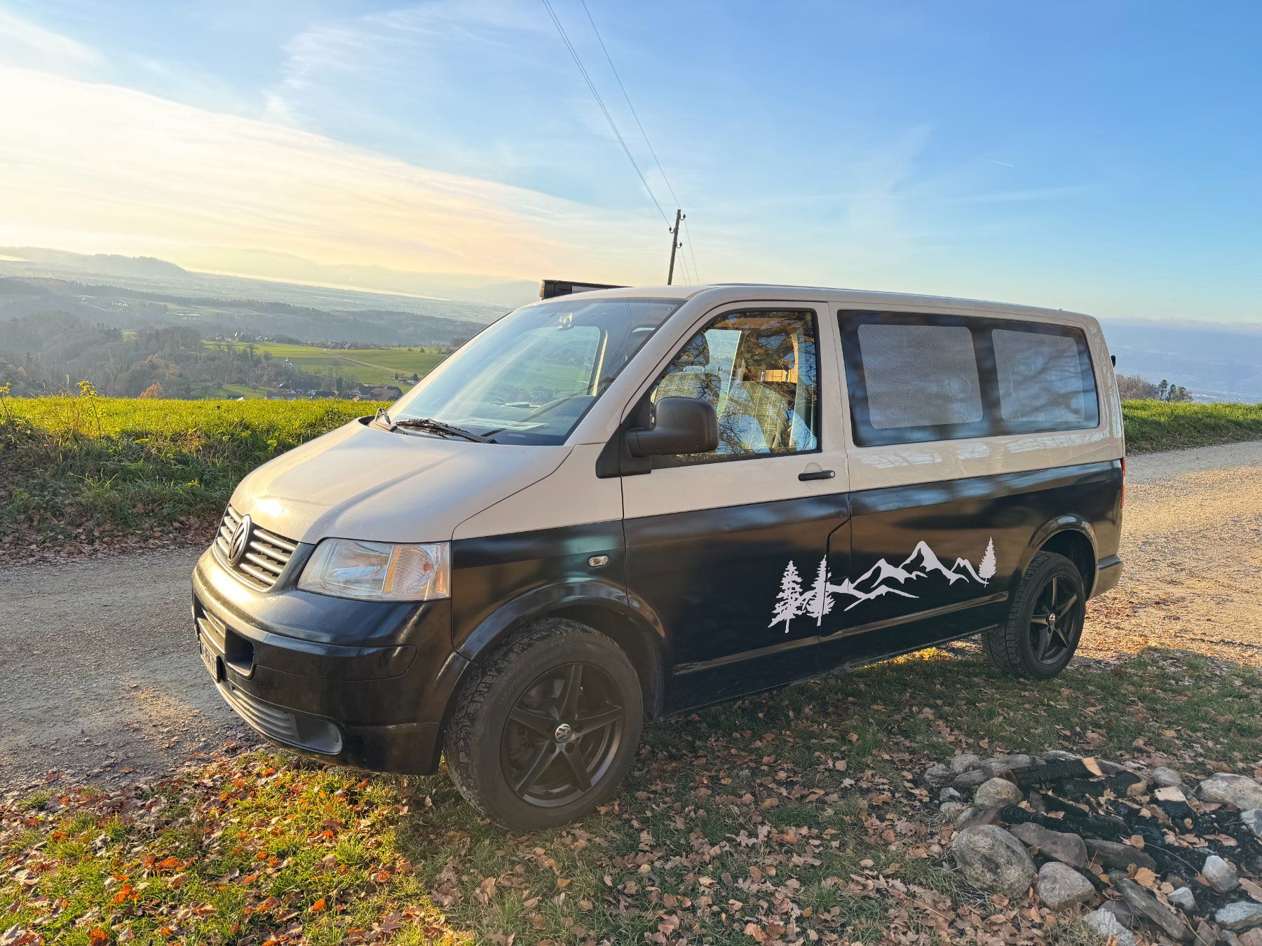 VW Veicoli da campeggio: T 5 mit Camperausbau – Usato da Ueberstorf venduto da Verkauf100