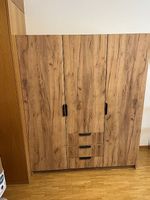 Kleiderschrank ein halbes Jahr gebraucht