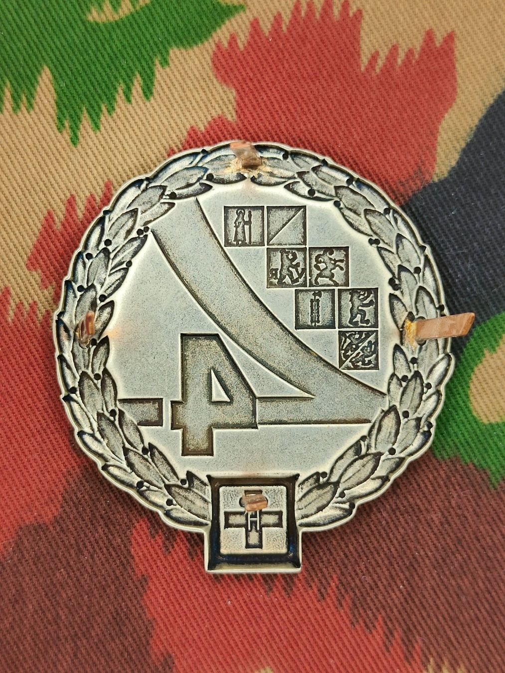 Schweizer Armee Uniformi: Béretemblem Territorialregion 4, neu – Usato da Bauma venduto da SwissMilitaria 1