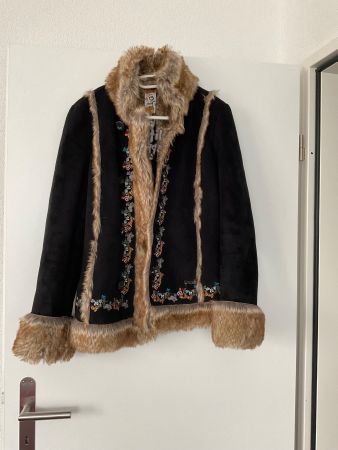 Warme Desigual Winterjacke im Ethno-Look, Grösse 40