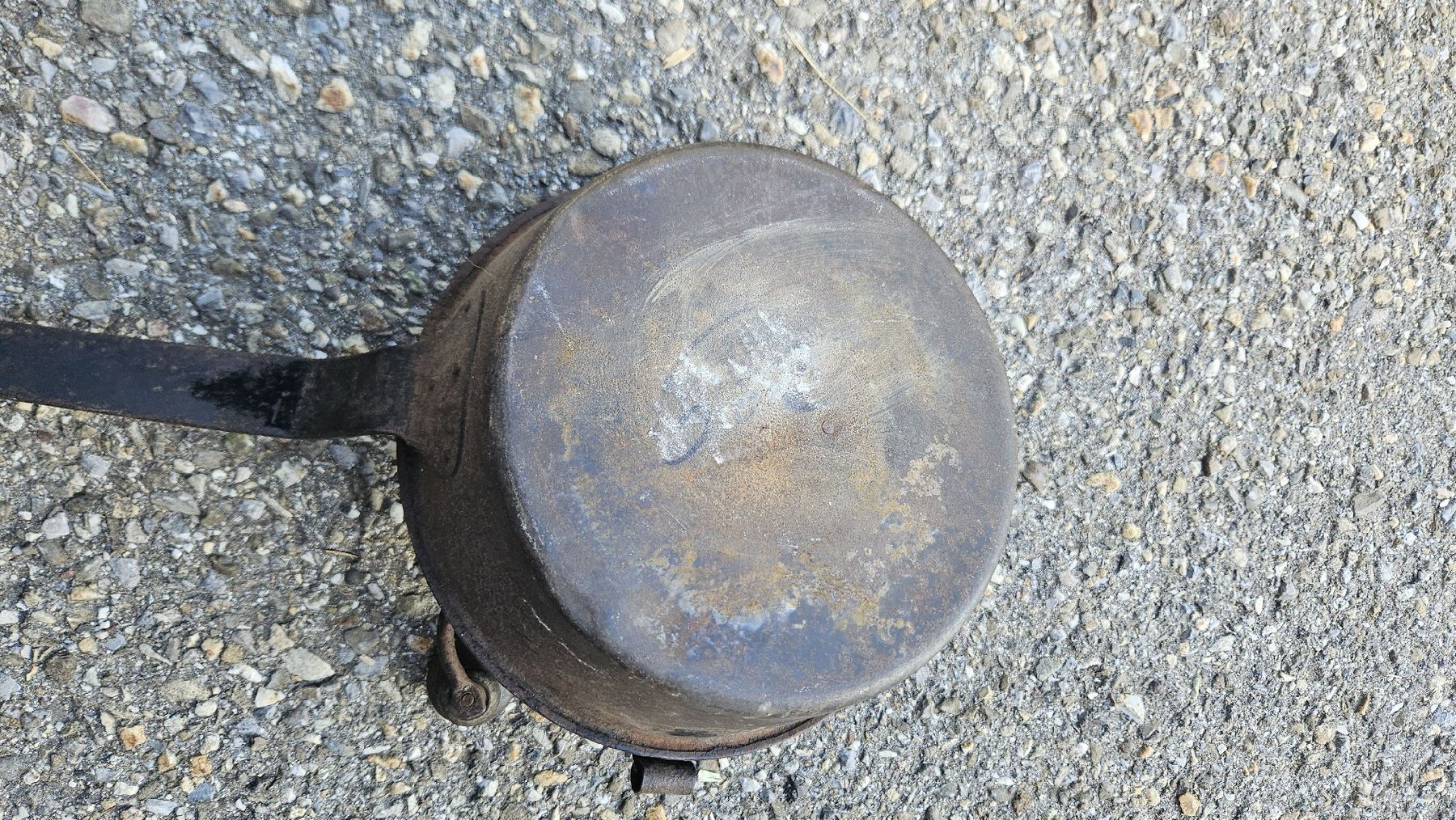 Pfannen: Poêle à châtaignes ancienne. poignée fer  – Gebraucht aus La Chaux-de-Fonds von exup-51 2