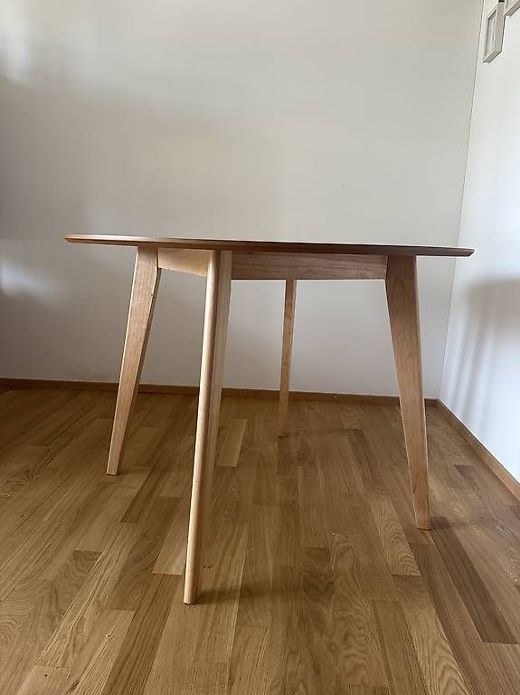 Tables: Stilvoller Esstisch  – D'occasion à Biel/Bienne par xav_8d66 1