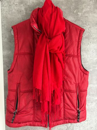 Trendiges Steppgilet/Weste mit Schal,Gr.40,rot