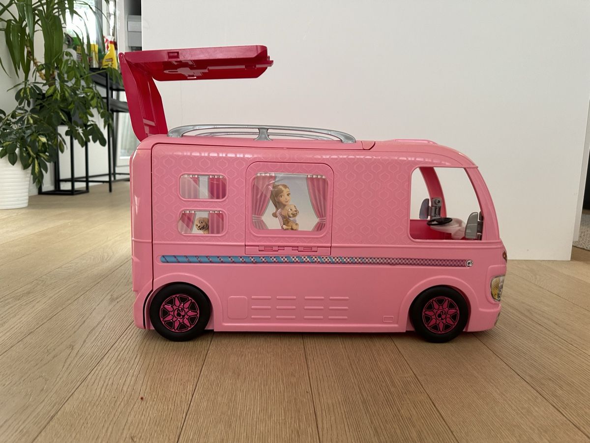 Spielzeuge: Pink Barbie Campervan (mit Barbie) – Gebraucht aus Wettingen von  3