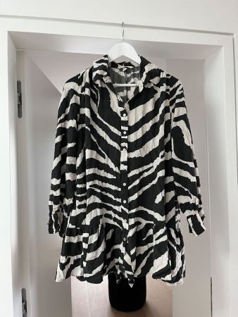 Luftige kurzes Kleid in Zebra Optik
