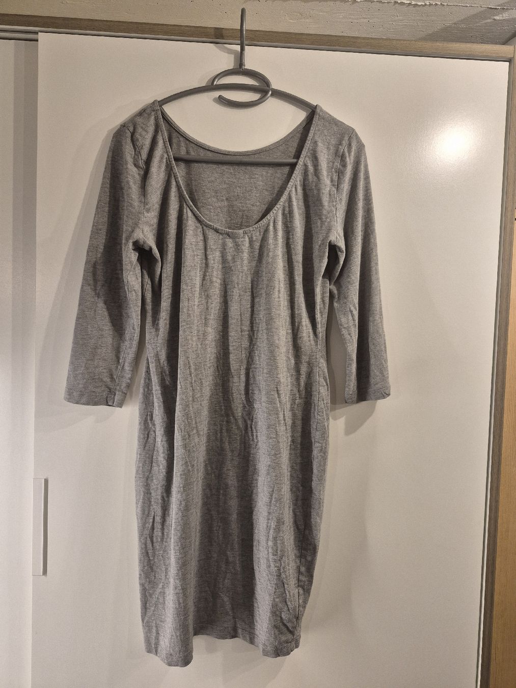 H&M Kleider: Graues Sommerkleid, leicht, Gr. M, H&M – Gebraucht aus La Neuveville von Vestiaire_2011 1