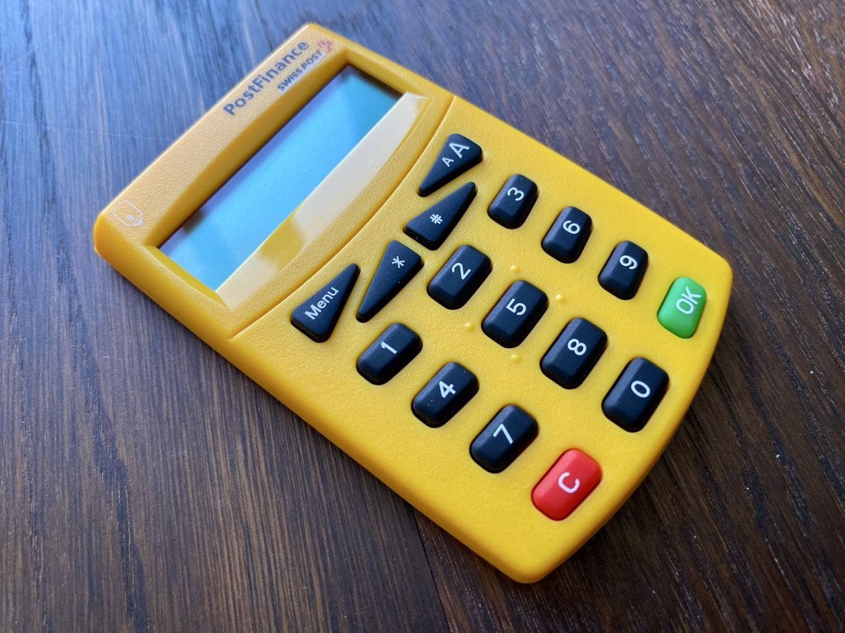 Palmari: Gelbes Postfinance E-Finance Lesegerät (B) – Usato da Winterthur venduto da Crazycorner